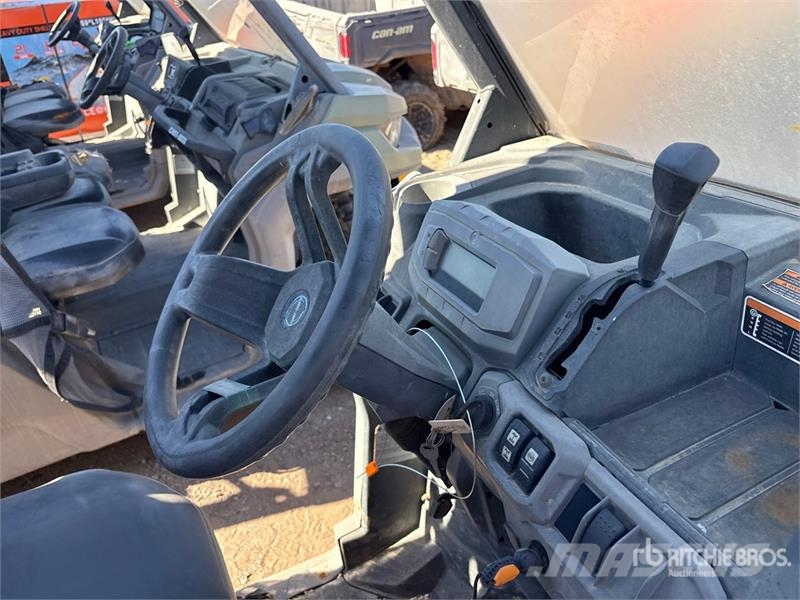 Can-am Defender 4x4 Utility Vehicle ماكينات منفعة عامة