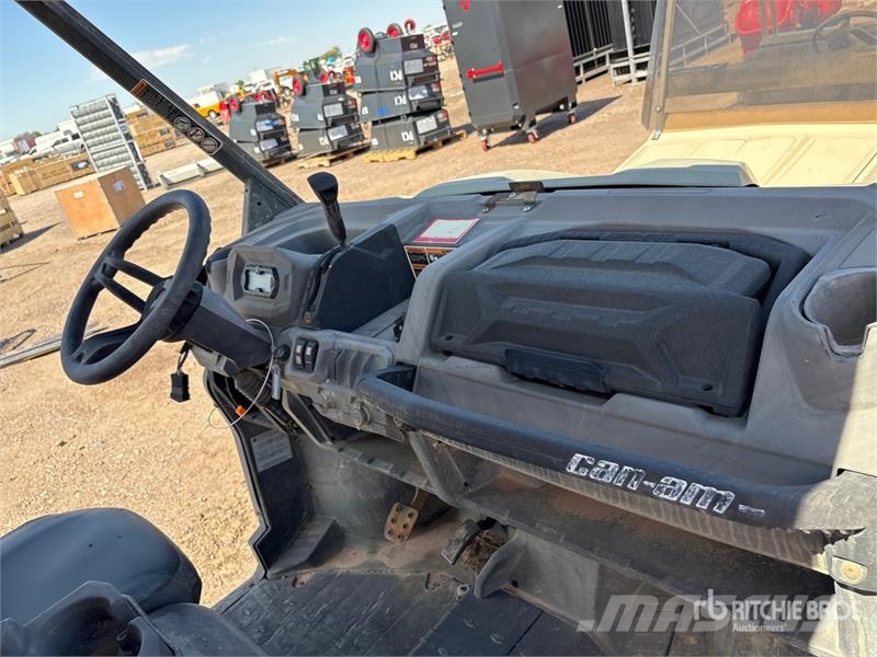Can-am Defender 4x4 Utility Vehicle Pomoćne mašine