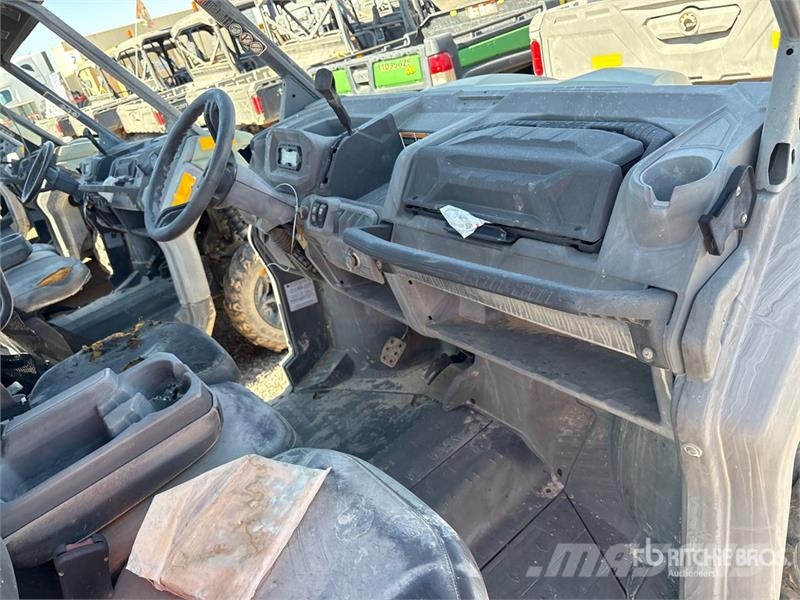 Can-am Defender 4x4 Utility Vehicle ماكينات منفعة عامة