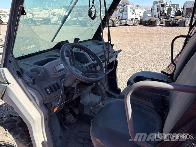 Can-am Defender 4x4 Utility Vehicle ماكينات منفعة عامة