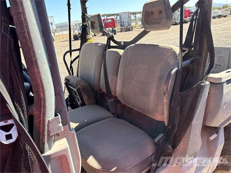 Can-am Defender 4x4 Utility Vehicle ماكينات منفعة عامة