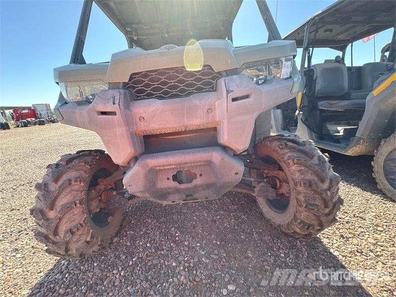 Can-am Defender 4x4 Utility Vehicle ماكينات منفعة عامة