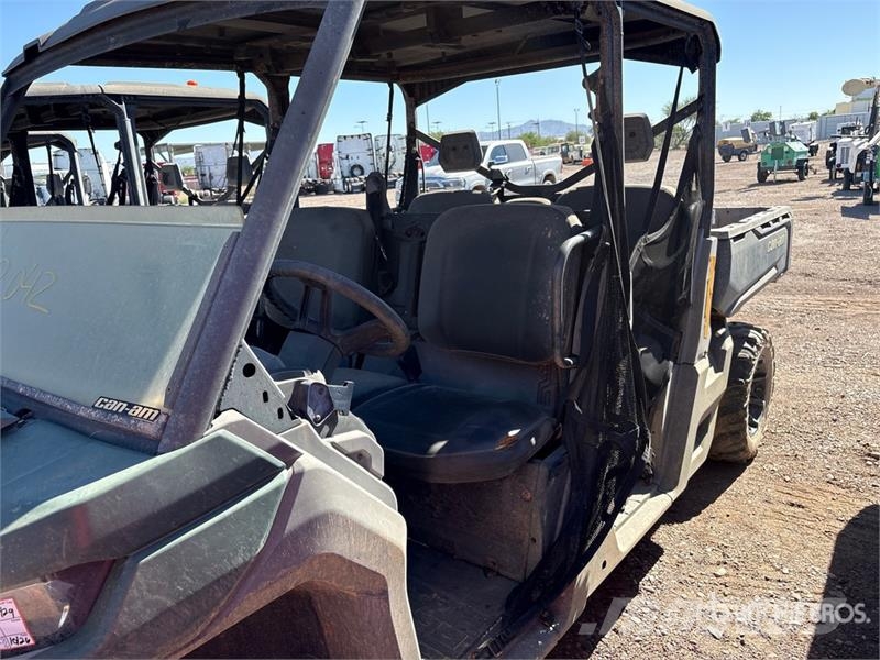 Can-am Defender 4x4 Utility Vehicle ماكينات منفعة عامة