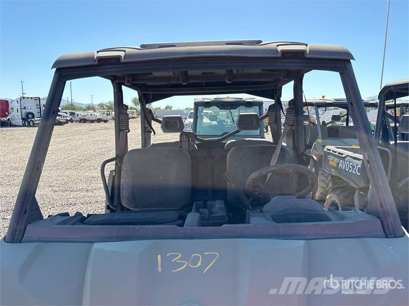 Can-am Defender 4x4 Utility Vehicle ماكينات منفعة عامة