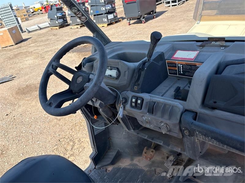 Can-am Defender 4x4 Utility Vehicle Pomoćne mašine