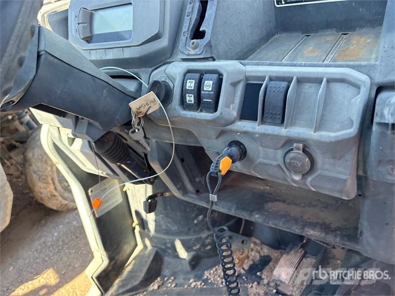 Can-am Defender 4x4 Utility Vehicle ماكينات منفعة عامة
