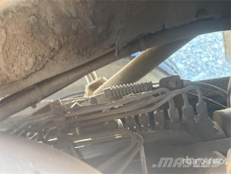 Capacity TJ7000 Термінальні трактори