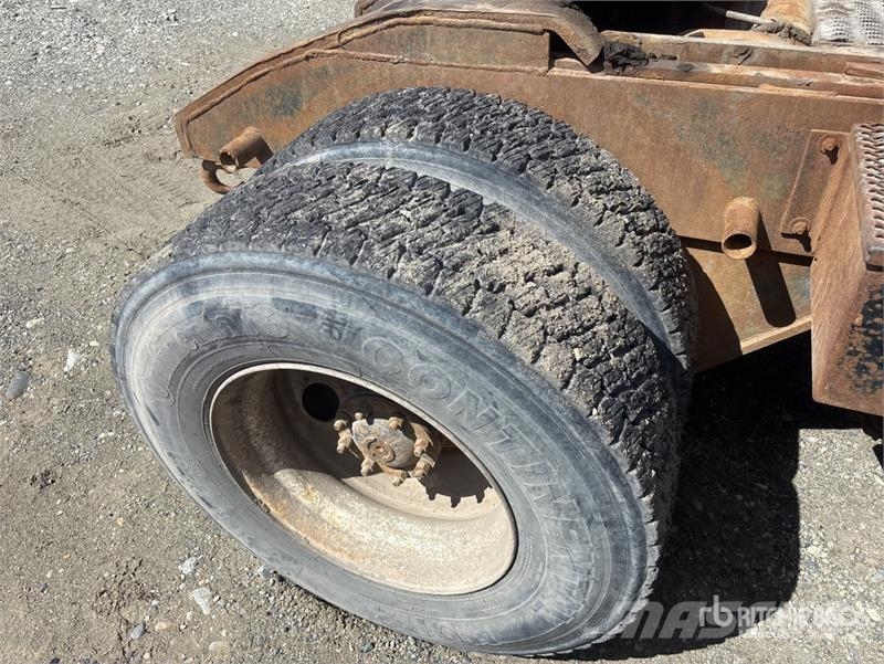 Capacity TJ7000 Термінальні трактори