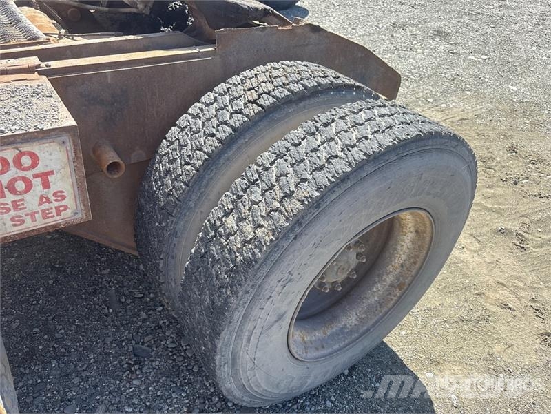 Capacity TJ7000 Термінальні трактори