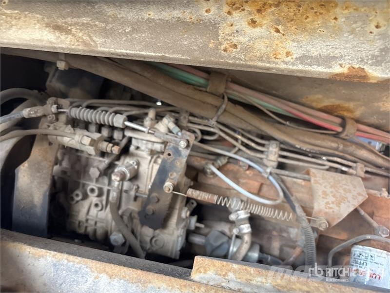 Capacity TJ7000 Термінальні трактори