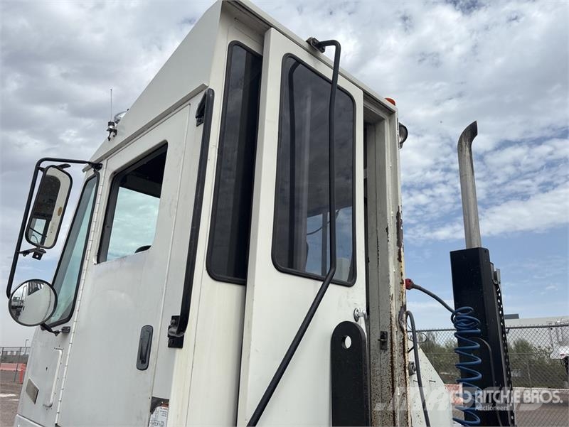 CARGOTEC 4x2 Spotter Truck Terminaltrekkers
