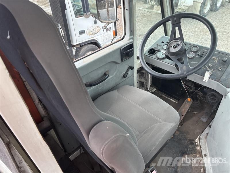 CARGOTEC 4x2 Spotter Truck Terminaltrekkers