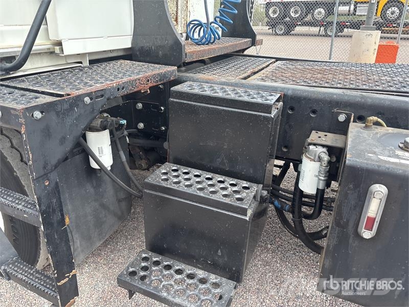 CARGOTEC 4x2 Spotter Truck Terminaltrekkers