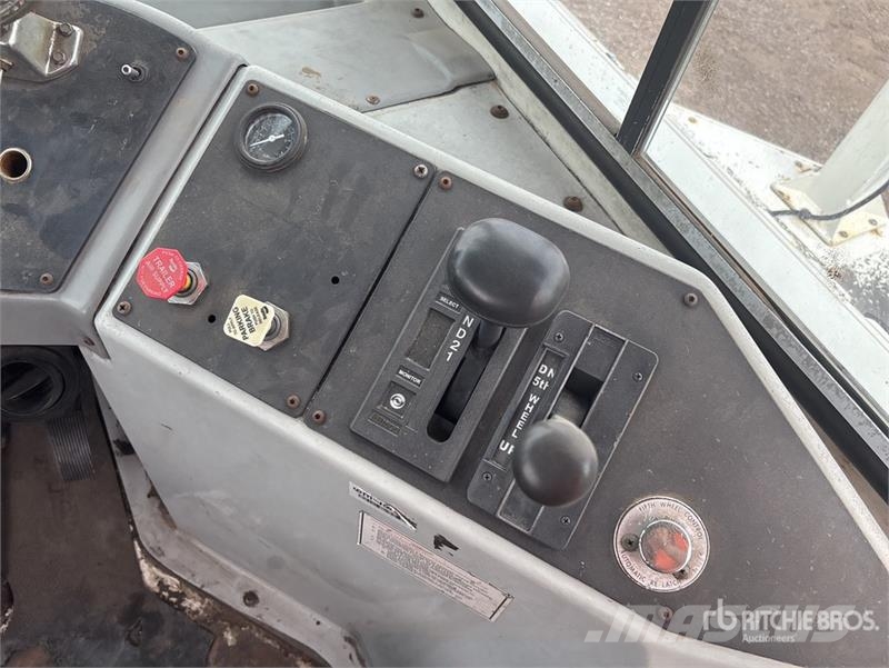 CARGOTEC 4x2 Spotter Truck Terminaltrekkers