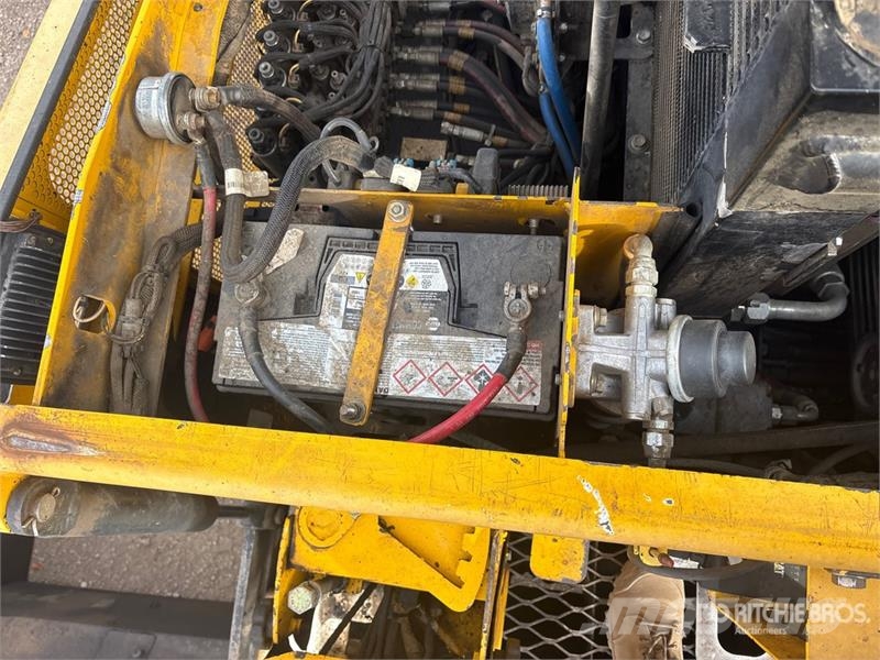 Carlson CP100 Track Asphalt Paver 아스팔트 포장장비