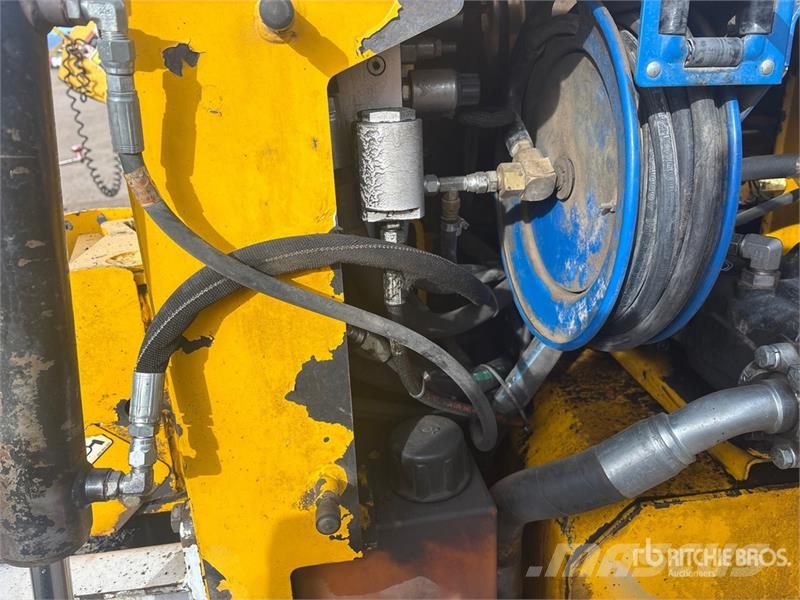 Carlson CP100 Track Asphalt Paver 아스팔트 포장장비