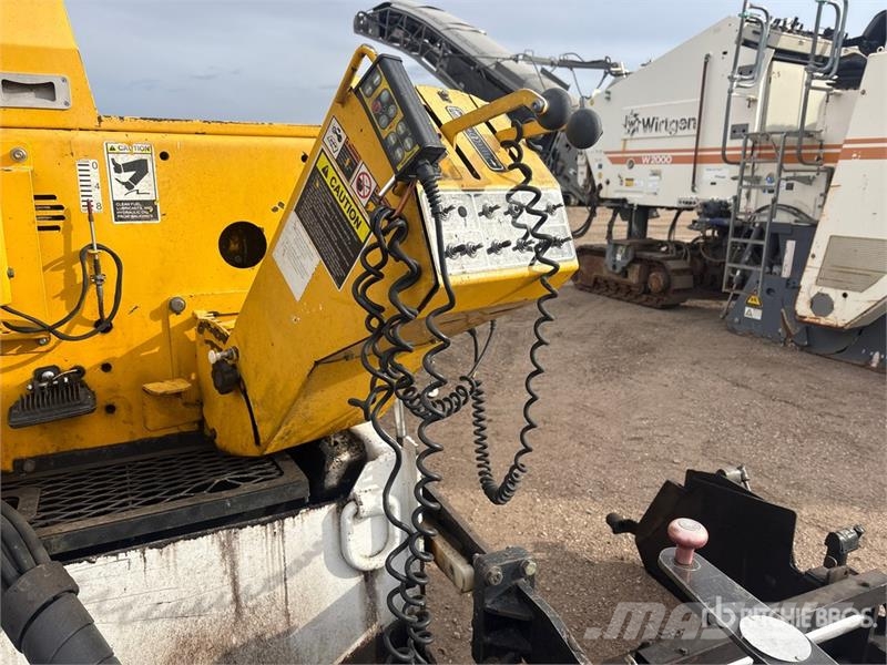 Carlson CP100 Track Asphalt Paver 아스팔트 포장장비