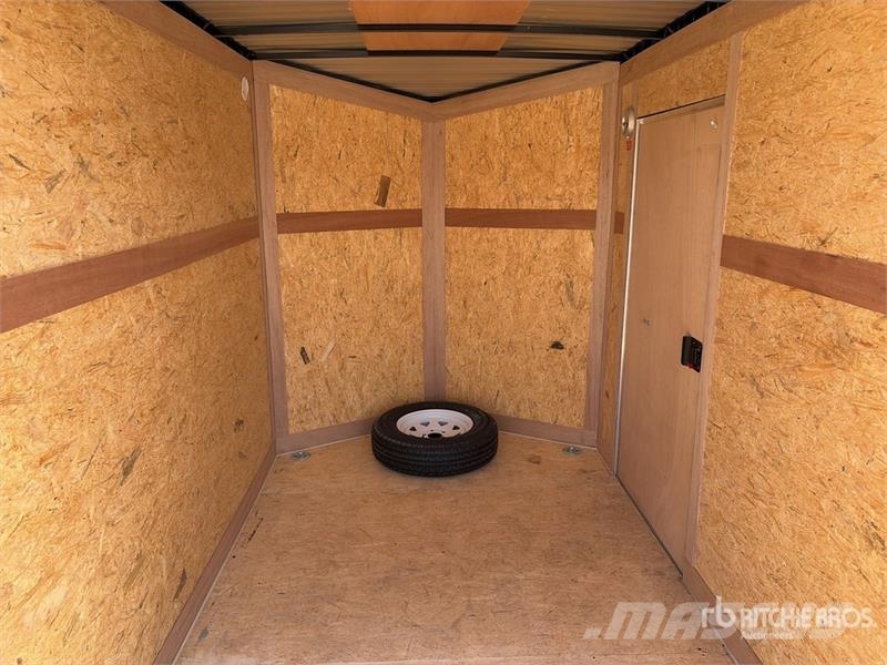  Carry-On 11 ft S/A Enclosed Trailer Прицепы-фургоны