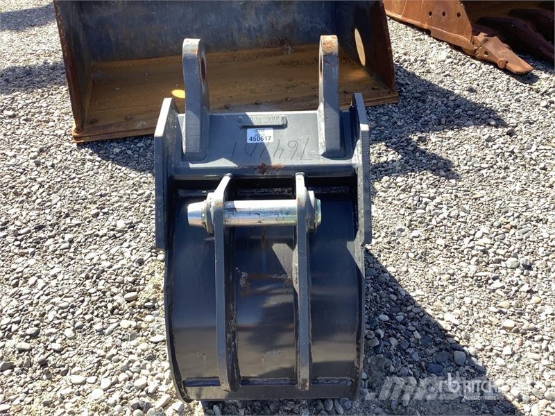 CASE 18 in Digging Bucket Baldes