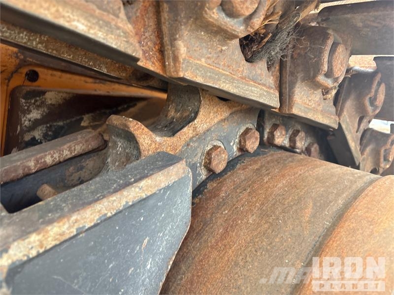 CASE 2050M بلدوزرات مجنزرة