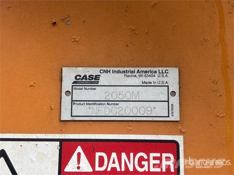 CASE 2050M Pásové dozéry