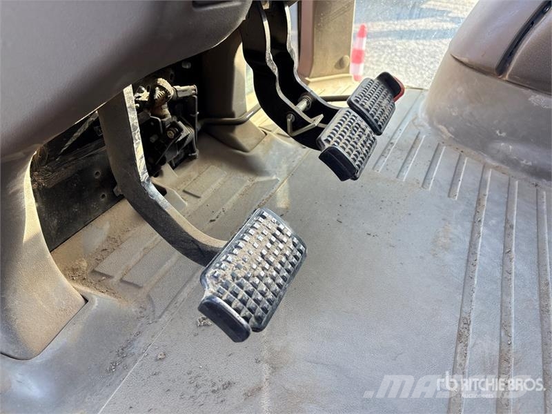 CASE 240 4WD Tractor 트랙터
