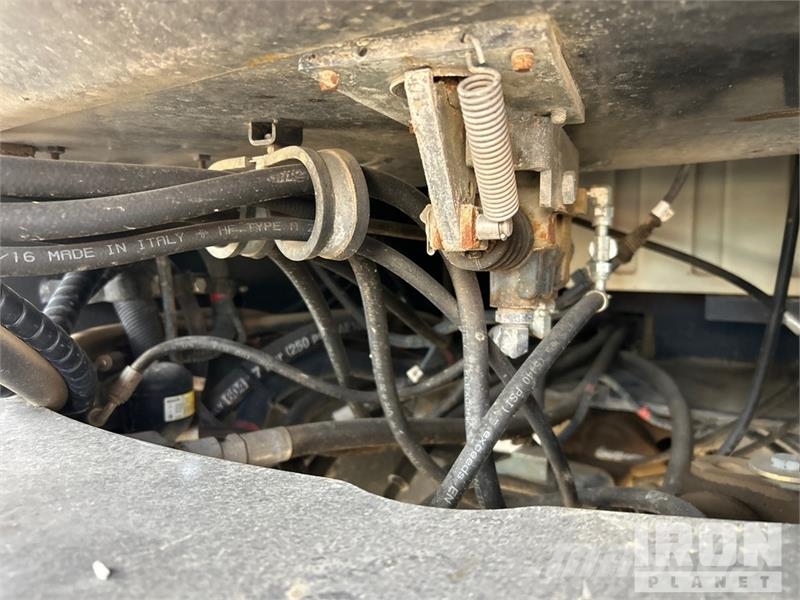 CASE 321F Naudoti ratiniai krautuvai