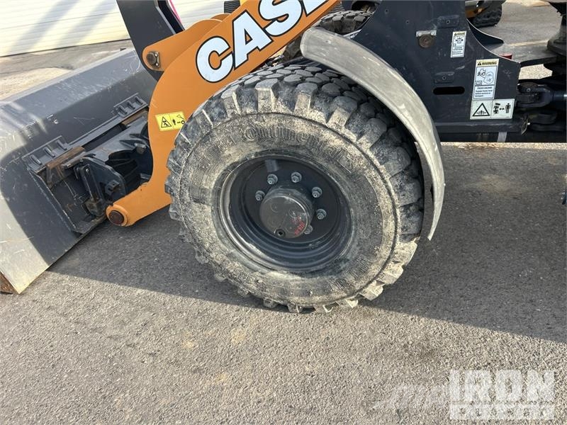 CASE 321F Naudoti ratiniai krautuvai