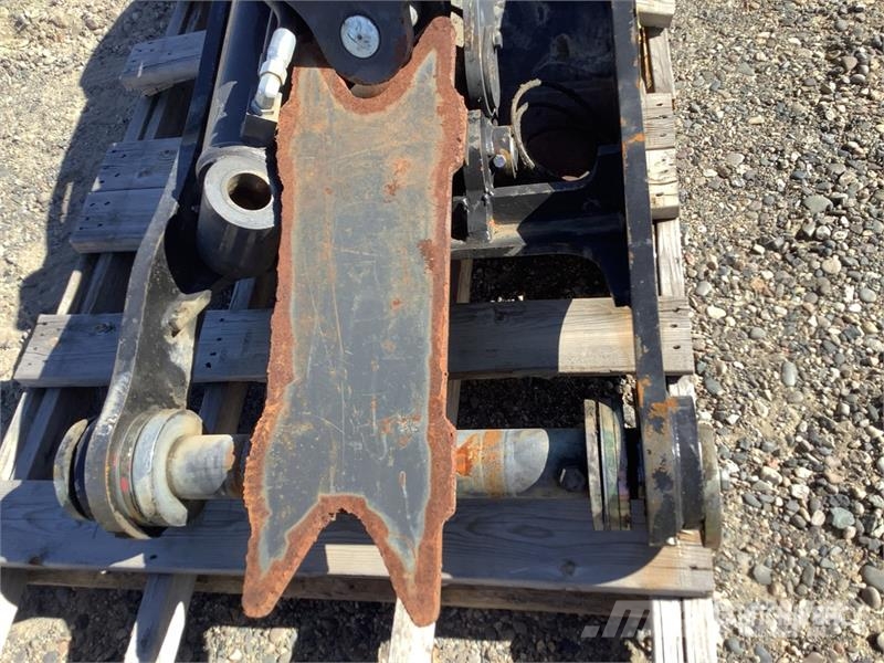 CASE 37 in Hydraulic Excavator Thumb Baldes