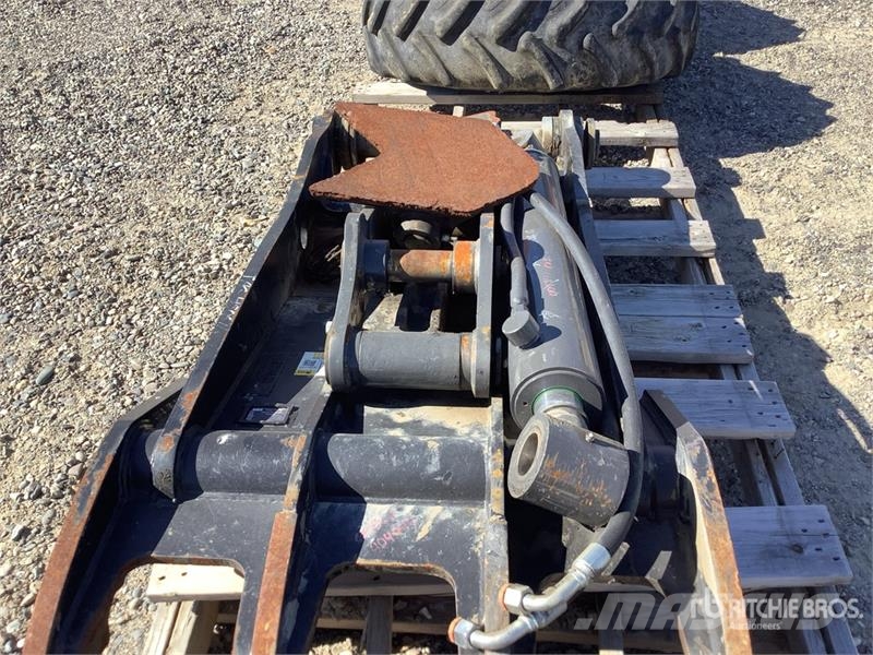CASE 37 in Hydraulic Excavator Thumb Baldes