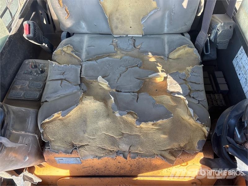 CASE 450CT 滑移装载机