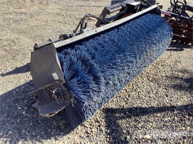 CASE 48159720 84 in Skid Steer Broom Escovas
