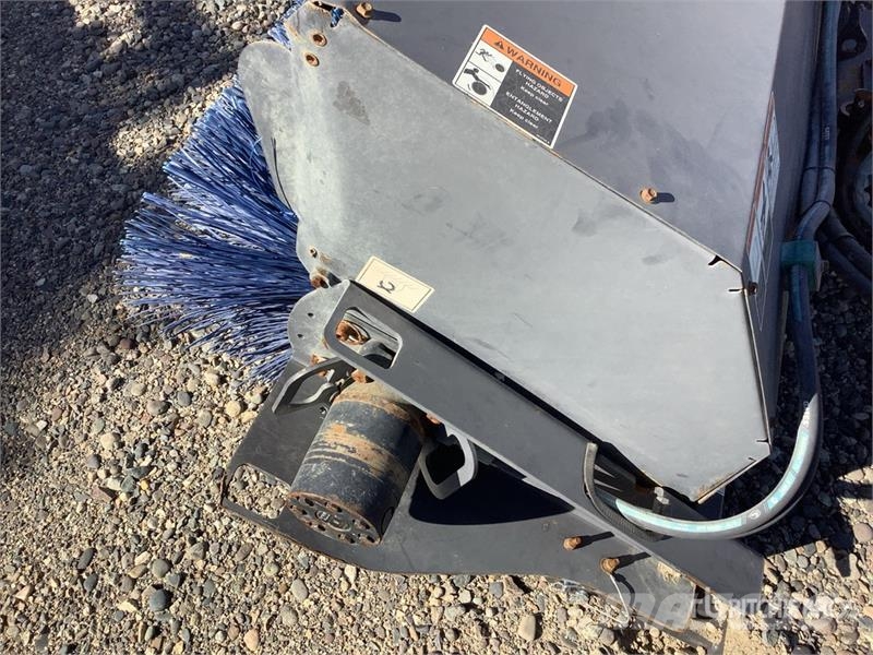 CASE 48159720 84 in Skid Steer Broom Escovas
