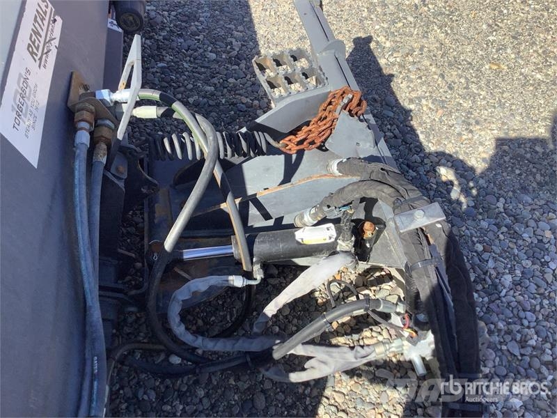 CASE 48159720 84 in Skid Steer Broom Escovas