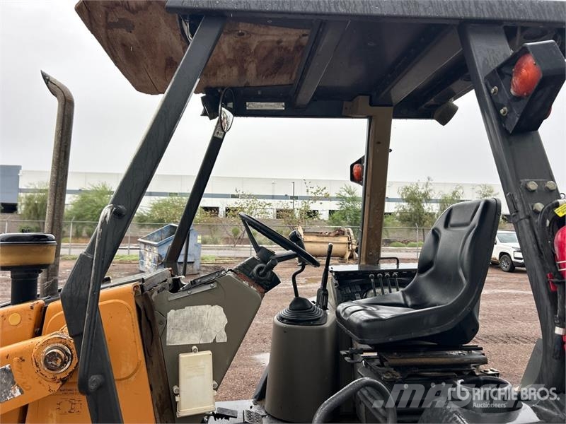 CASE 570MXT لوادر بعجل
