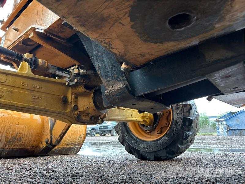 CASE 570MXT لوادر بعجل