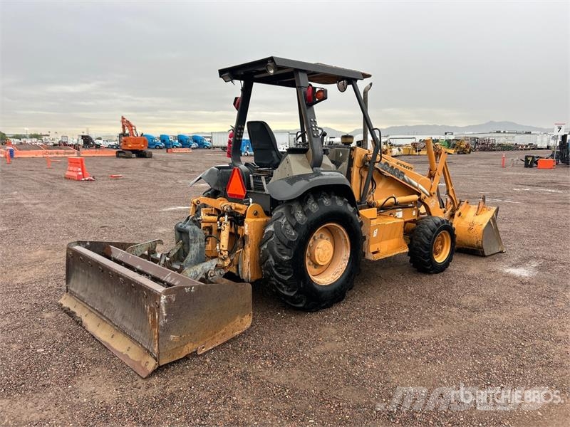 CASE 570MXT لوادر بعجل