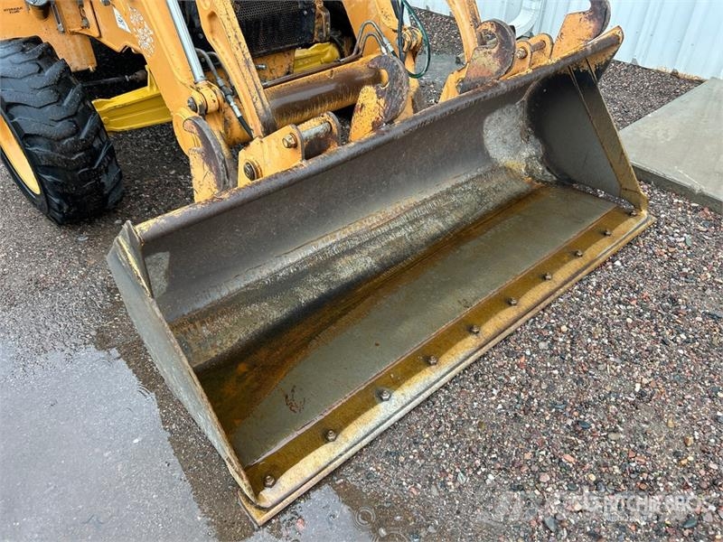 CASE 570MXT لوادر بعجل