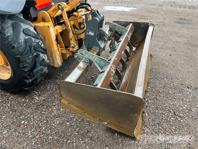 CASE 570MXT لوادر بعجل