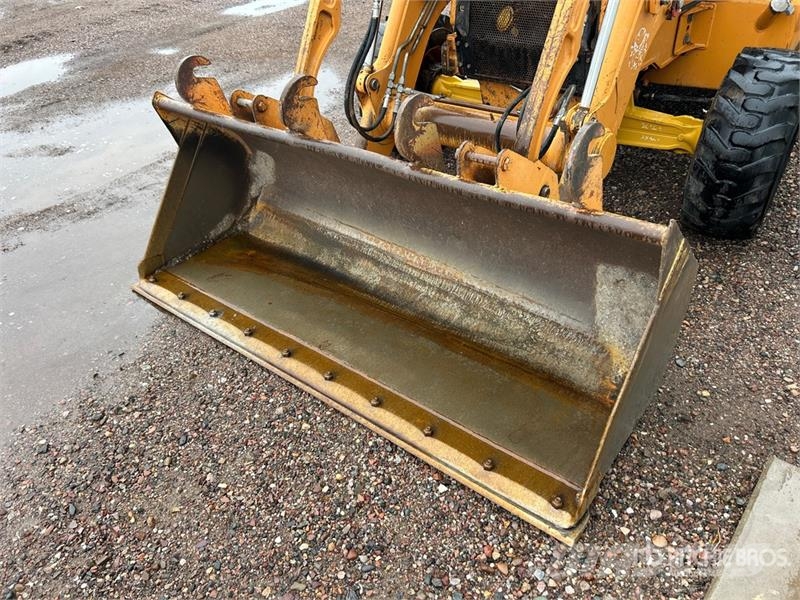 CASE 570MXT لوادر بعجل