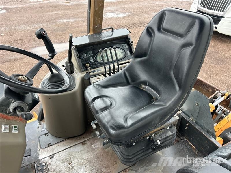 CASE 570MXT لوادر بعجل