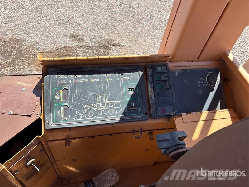 CASE 621B Wheel Loader لوادر بعجل