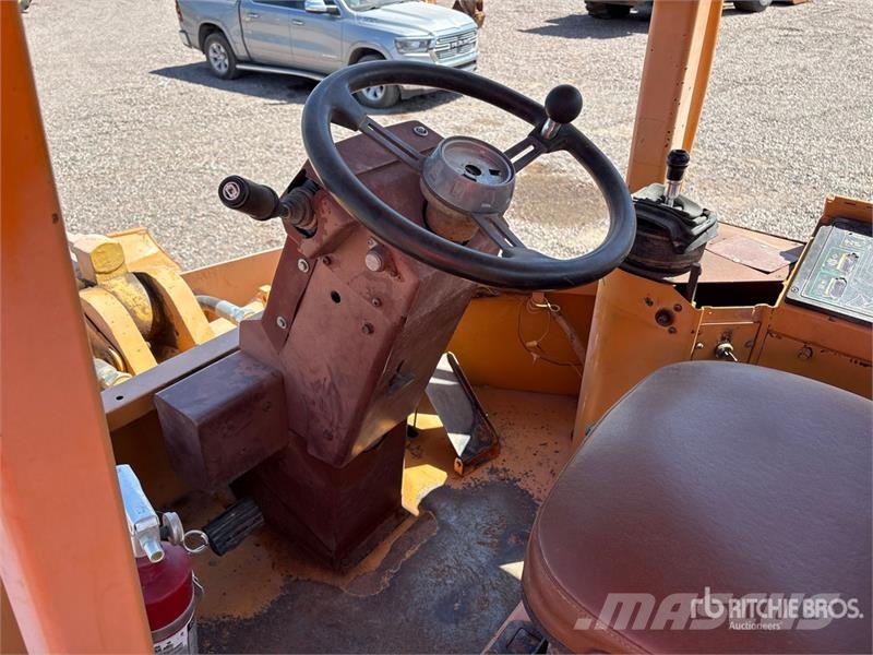 CASE 621B Wheel Loader لوادر بعجل