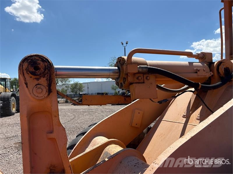CASE 621B Wheel Loader لوادر بعجل