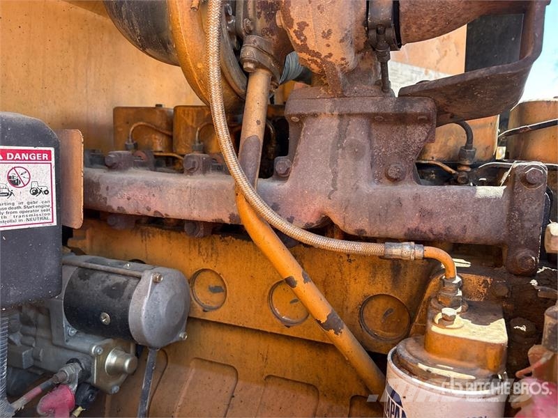 CASE 621B Wheel Loader لوادر بعجل