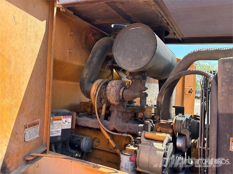 CASE 621B Wheel Loader لوادر بعجل