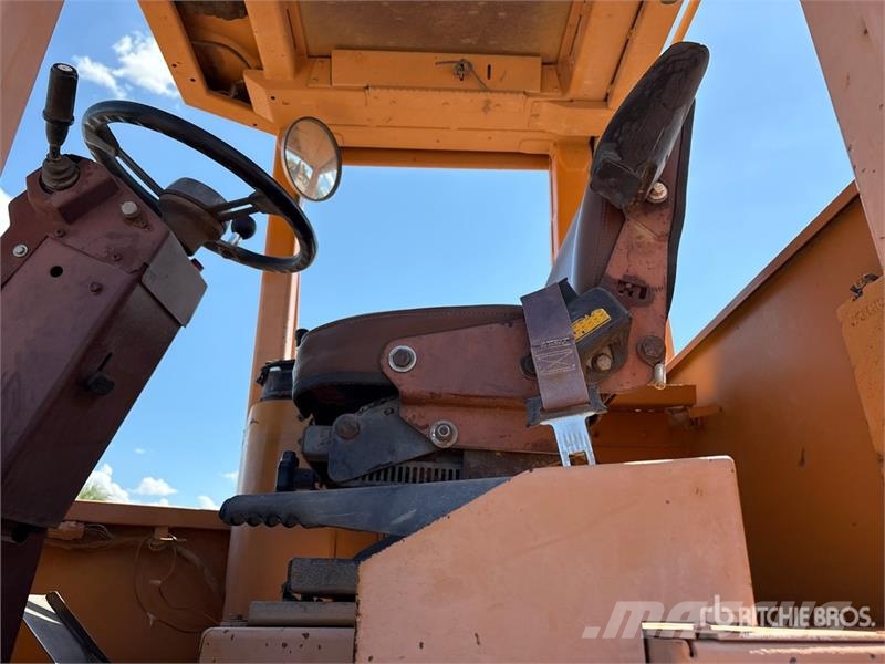 CASE 621B Wheel Loader لوادر بعجل