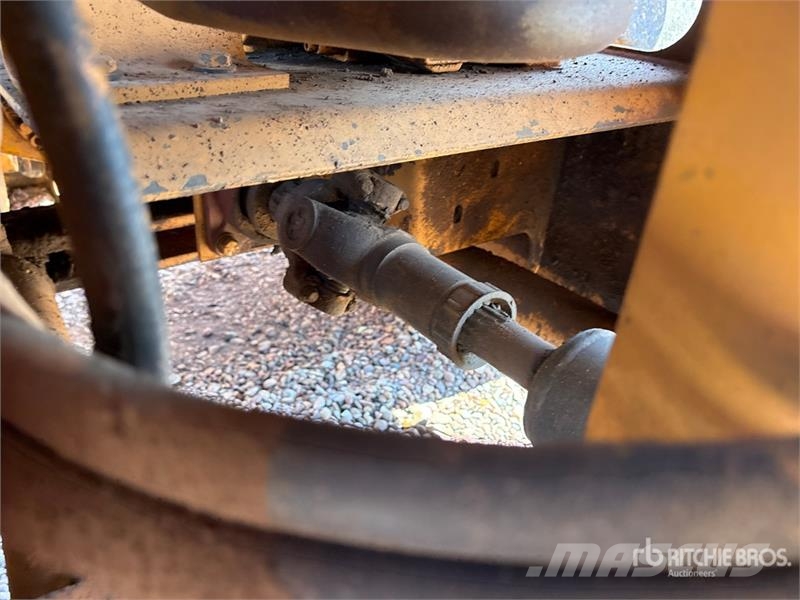 CASE 621B Wheel Loader لوادر بعجل