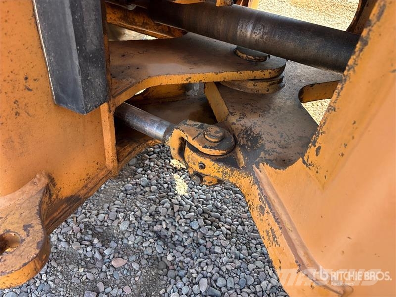 CASE 621B Wheel Loader لوادر بعجل