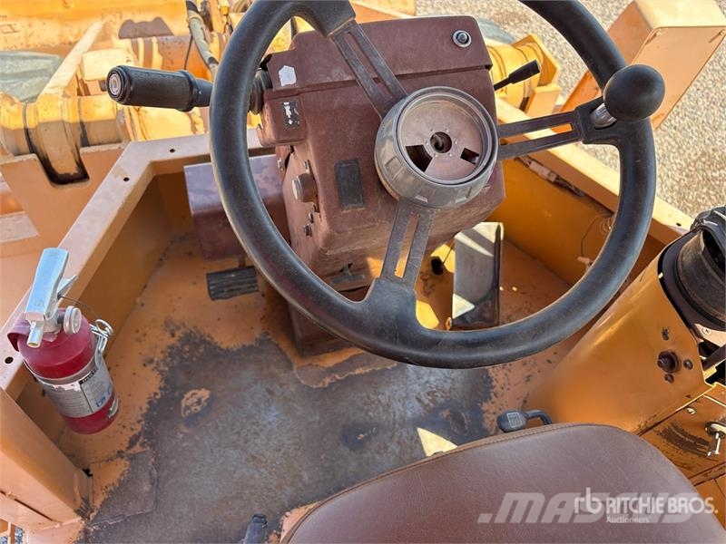 CASE 621B Wheel Loader لوادر بعجل